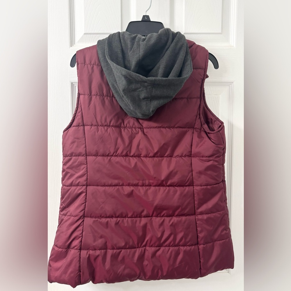 Arizona Jean Company Sleeveless Puffer Vest with Hood Maroon Women’s Size Large - Picture 4 of 4
